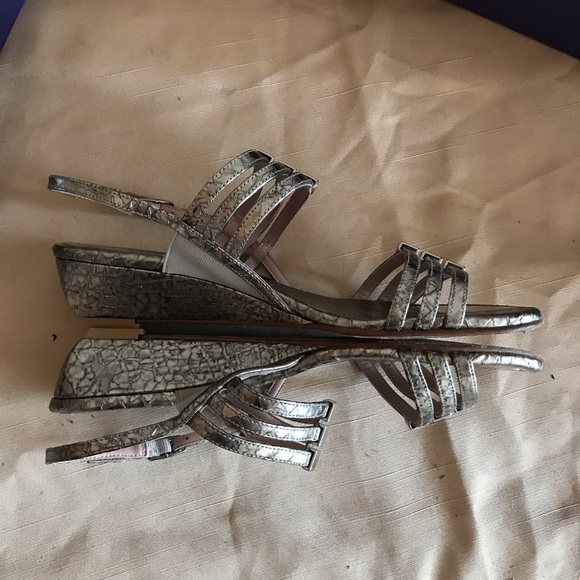 SOLD ON TRADESY!!! Stuart Weitzman ‘Playful’ python wdg sdl. Size 7. NWOT - Picture 3 of 7